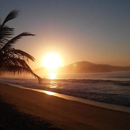 Chale No Condominio Verde Mar Na Praia Da Cocanha Caraguatatuba Eksteriør billede